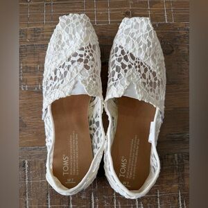TOMS Women's Ivory Lace Flats feminine summer cottagecore